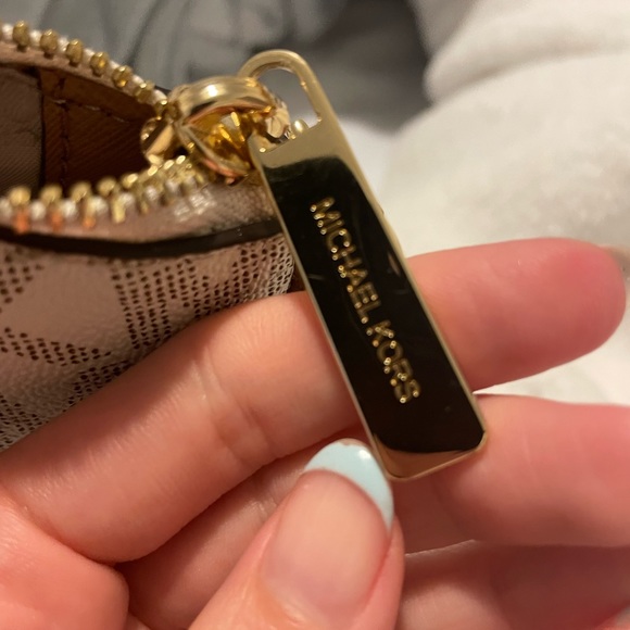 Michael Kors purse - Picture 2 of 7